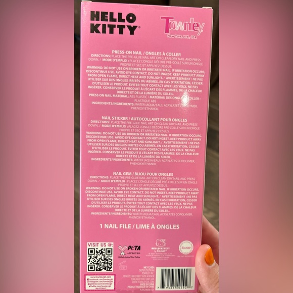 Hello Kitty nail set NWT - Picture 2 of 2